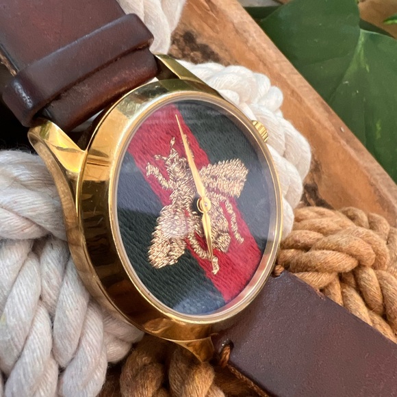 Gucci G Timeless Bee Leather Strap Watch - Picture 5 of 10